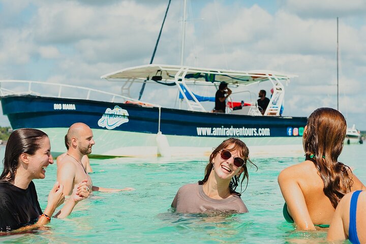Tour en barco por la laguna de Bacalar con barra libre y aperitivos