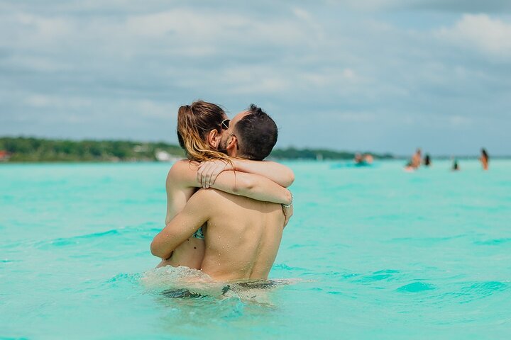 Tour en barco por la laguna de Bacalar con barra libre y aperitivos