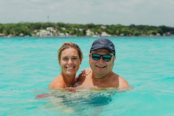 Tour en barco por la laguna de Bacalar con barra libre y aperitivos