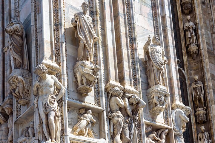 Milán superahorro: Entrada Evite las colas al Duomo y visita guiada a la terraza