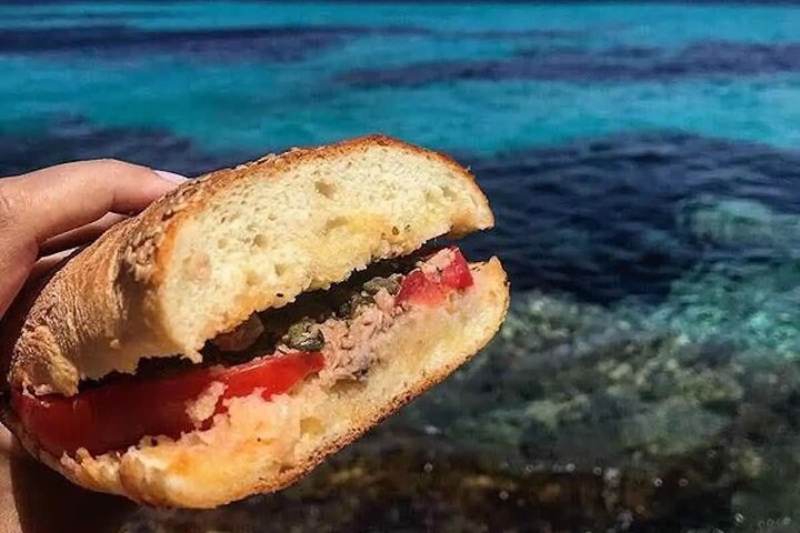 Tour Isole Egadi Favignana Levanzo in Barca con Pranzo da Trapani