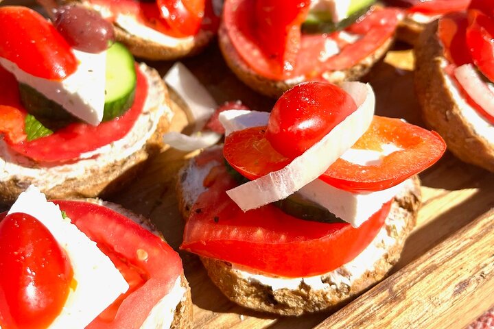 Heldagskrydstogt fra Korfu i klassisk træfartøj, svøm og grill