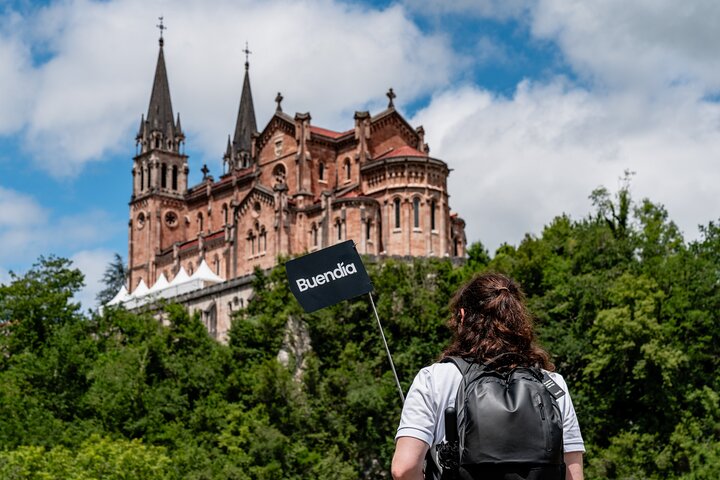Tour zu den Seen von Covadonga, Cangas de Onís und Lastres von Oviedo aus