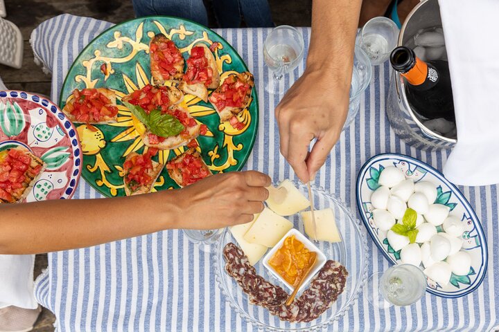 Wijnproeverij en wijnmakerij Tour in de heuvels van Marche Italië