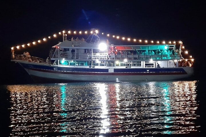 Tour de Rumba en Yate por la Bahia en San Andres con Barra Libre
