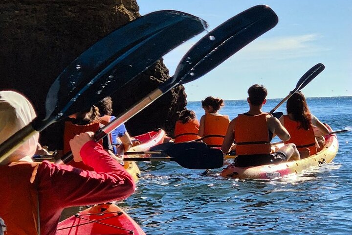 Benagil : grotte, spiagge e luoghi segreti Tour guidato in kayak