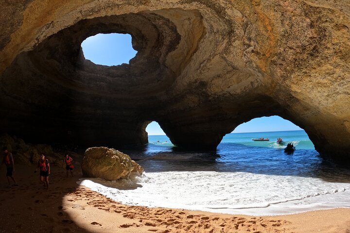 Benagil : grotte, spiagge e luoghi segreti Tour guidato in kayak