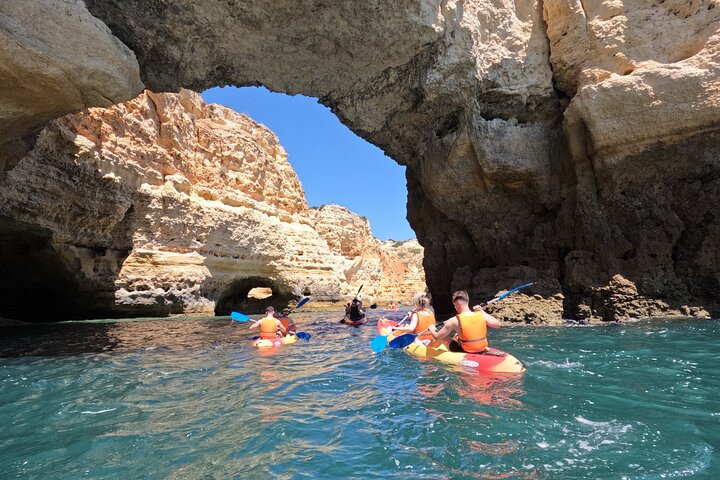 Benagil : grotte, spiagge e luoghi segreti Tour guidato in kayak