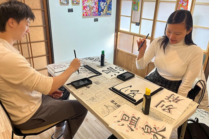 Kalligrafieles voor beginners in een eeuwenoud Japans huis