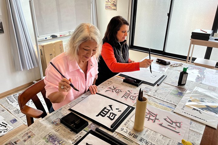 Kalligrafieles voor beginners in een eeuwenoud Japans huis