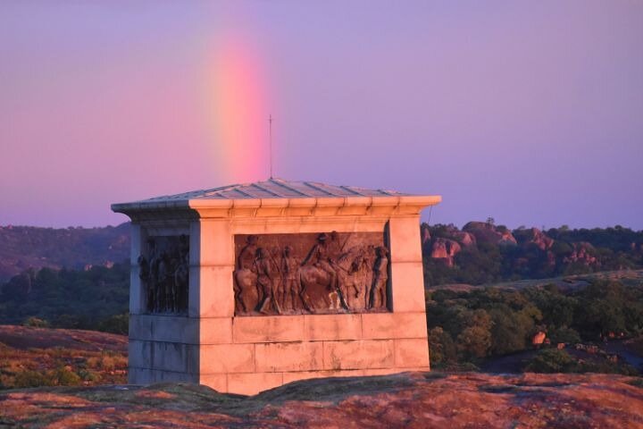 Rastreo de rinocerontes de Matobo y arte rupestre desde Bulawayo