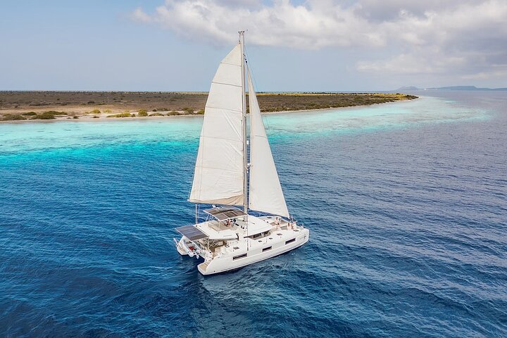 Gedeelde zeil- en snorkelcatamarantour in Caribisch Nederland