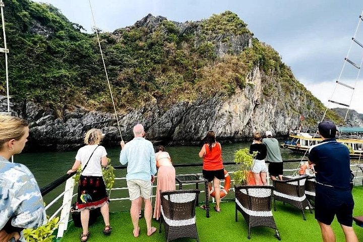 Lan Ha Bay 3 dagar 2 nätter Cykling, kajakpaddling, kryssning och bungalow