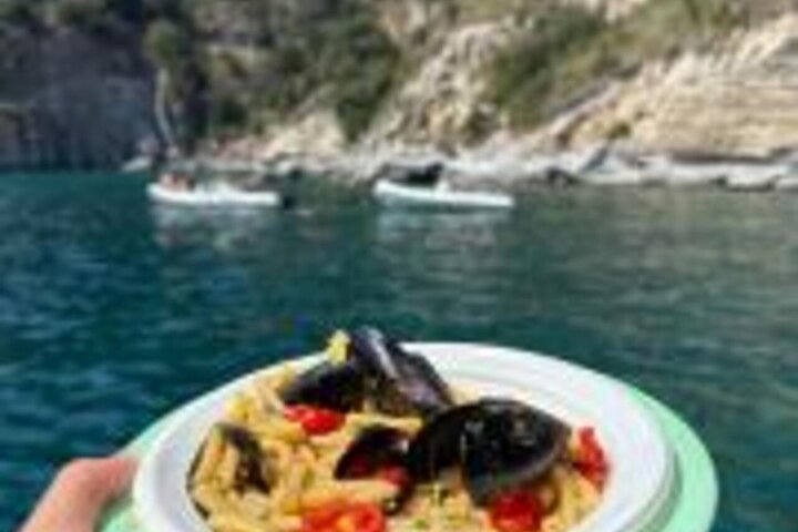 Rundvisning på øen Ischia med båd med frokost og svømning