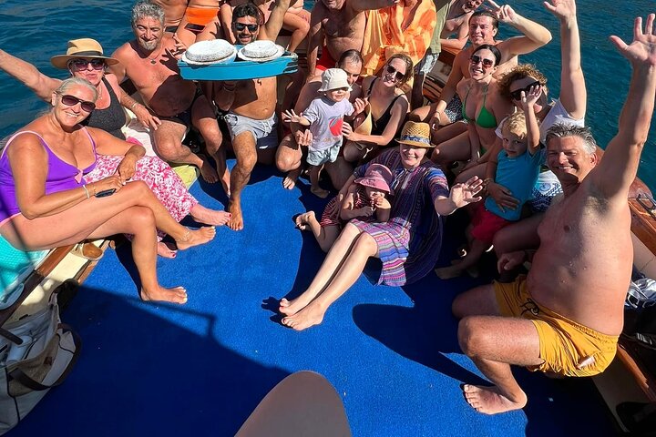 Rundvisning på øen Ischia med båd med frokost og svømning