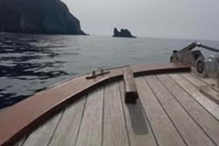 Rundvisning på øen Ischia med båd med frokost og svømning