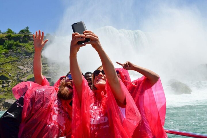 Niagara Falls Canada Guided Walking Tour With Boat Cruise