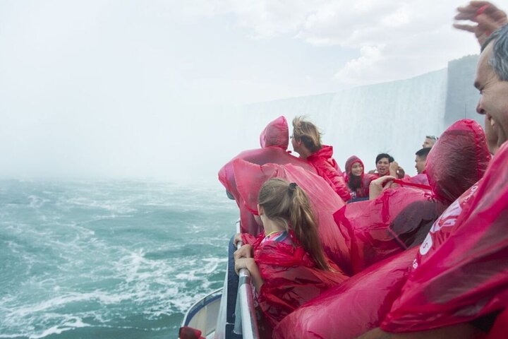 Niagara Falls Canada Guided Walking Tour With Boat Cruise