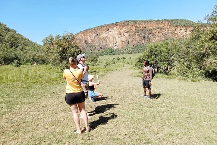 Excursión de un día al parque nacional Hells Gate y paseo en barco por el lago Naivasha