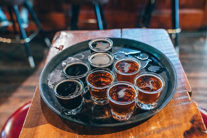 Louisville Legends: tour gastronomico e storico di 3 ore a Whiskey Row