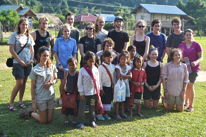 Bungalower och bambu spår: A 4 - Day Luang Namtha Cultural Retreat