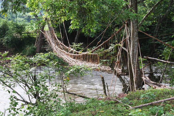Bungalower och bambu spår: A 4 - Day Luang Namtha Cultural Retreat