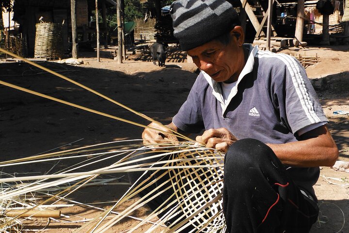 Bungalower och bambu spår: A 4 - Day Luang Namtha Cultural Retreat