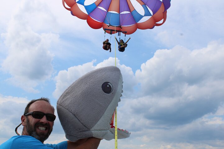 Unglaubliche Parasailing mit fantastischen Sehenswürdigkeiten