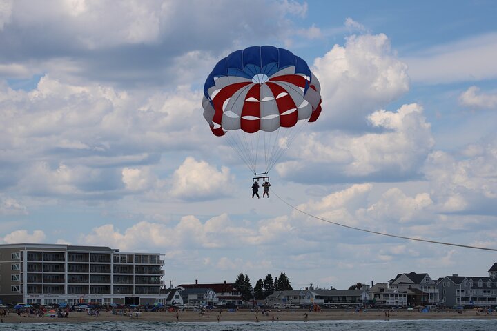 Unglaubliche Parasailing mit fantastischen Sehenswürdigkeiten