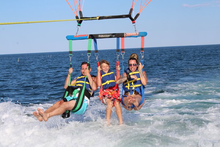Unglaubliche Parasailing mit fantastischen Sehenswürdigkeiten