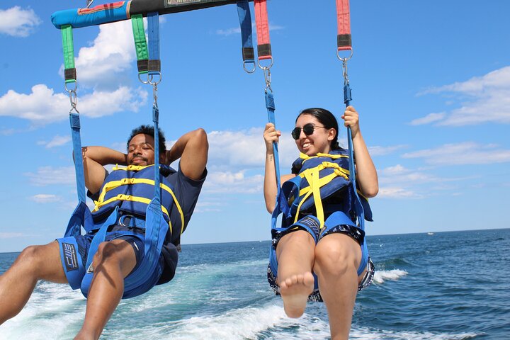 Unglaubliche Parasailing mit fantastischen Sehenswürdigkeiten