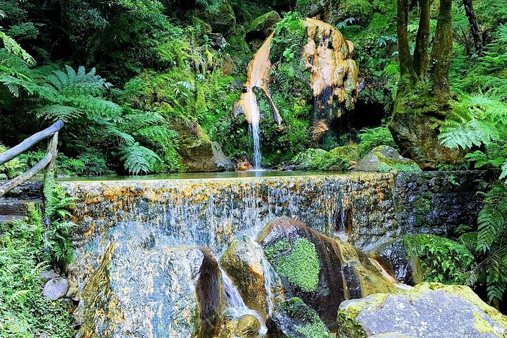 Descubra São Miguel: Full Day Fogo y Sete Cidades con almuerzo