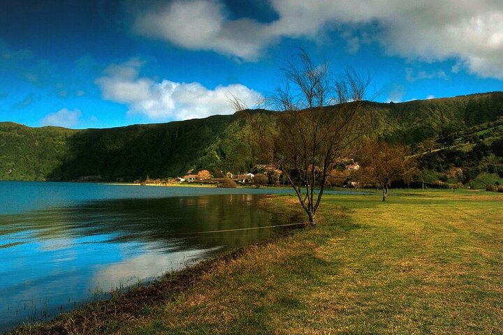 Descubra São Miguel: Full Day Fogo y Sete Cidades con almuerzo