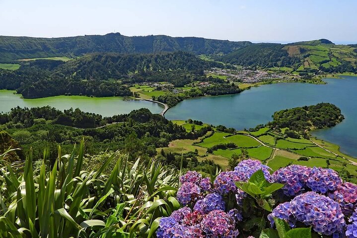 Descubra São Miguel: Full Day Fogo y Sete Cidades con almuerzo