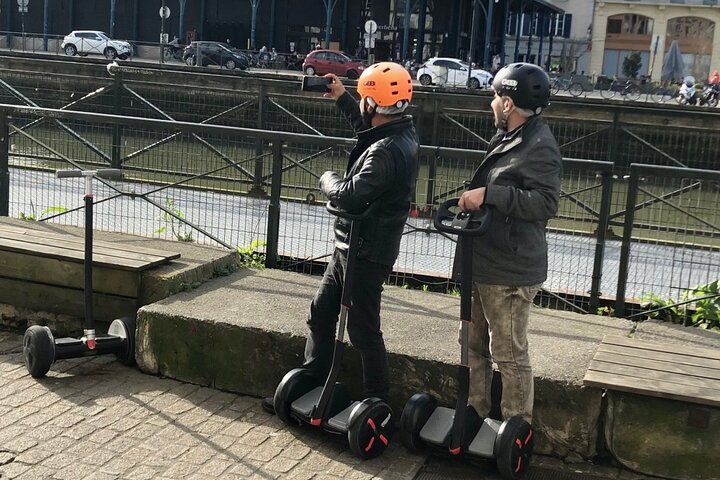 Giro insolito ed ecologico su un Segway e una bici elettrica a Bayonne