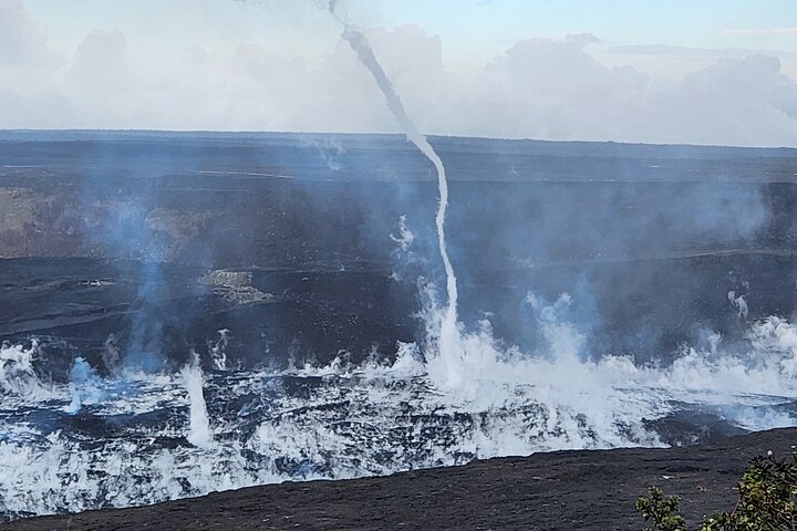 Excursão de um dia pelos vulcões, cachoeiras, praias e destaques de Hilo