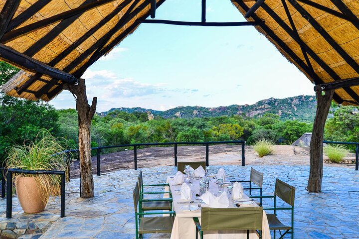 Rastreo de rinocerontes de Matobo y arte rupestre desde Bulawayo
