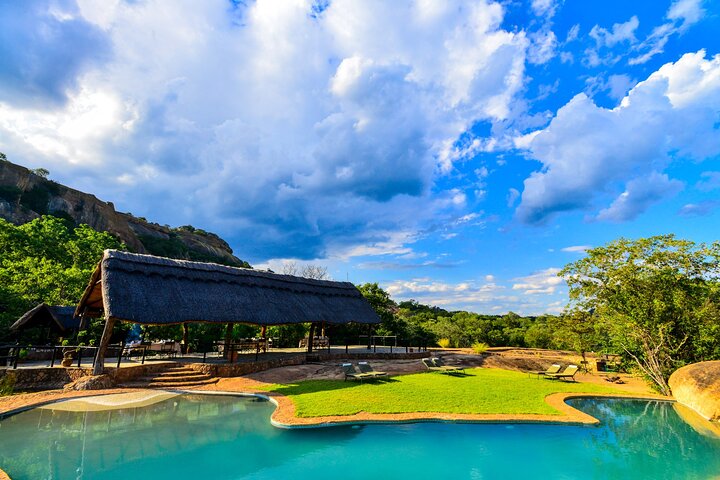 Rastreo de rinocerontes de Matobo y arte rupestre desde Bulawayo