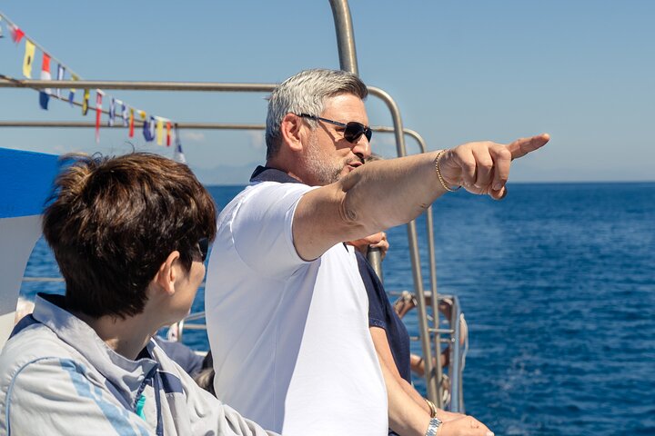 MiniCruise van Ischia met stops om te zwemmen en lunch aan boord