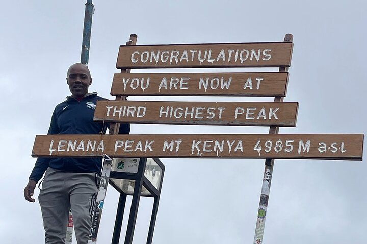 Avventura di trekking privato di 5 giorni sul Monte Kenya da Nairobi