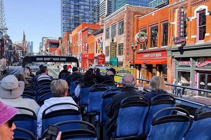 Excursão turística pela cidade de Nashville no ônibus de dois andares