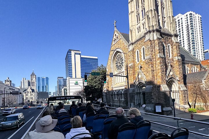 Excursão turística pela cidade de Nashville no ônibus de dois andares