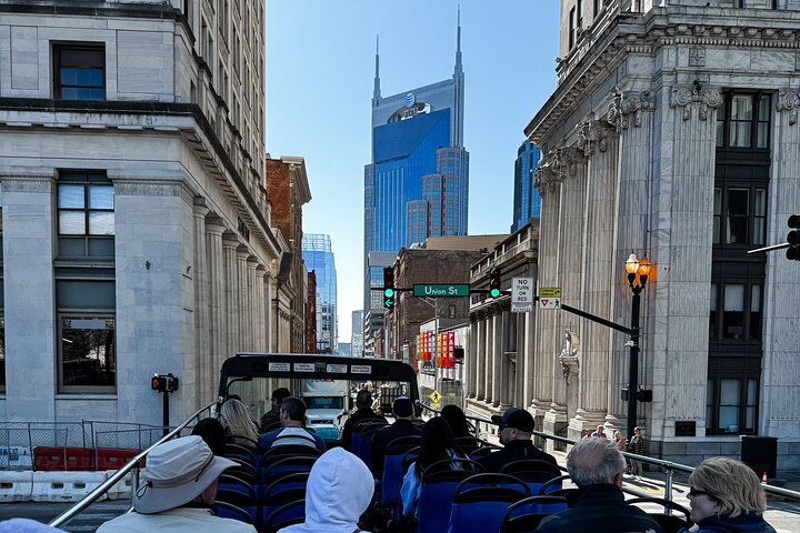 Excursão turística pela cidade de Nashville no ônibus de dois andares