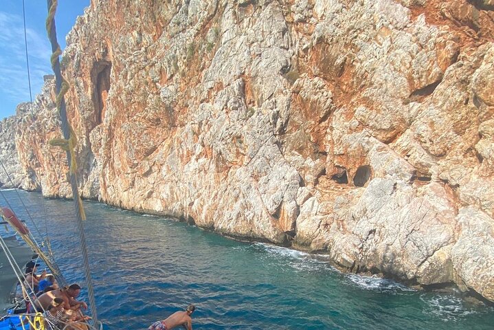 Alanya Pirate Boat Tour All Inclusive med frokost og transfer