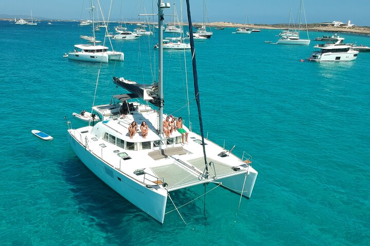 Naviga a Formentera con il tour in crociera in catamarano