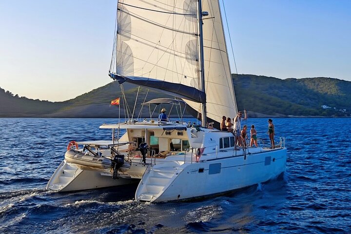 Naviga a Formentera con il tour in crociera in catamarano