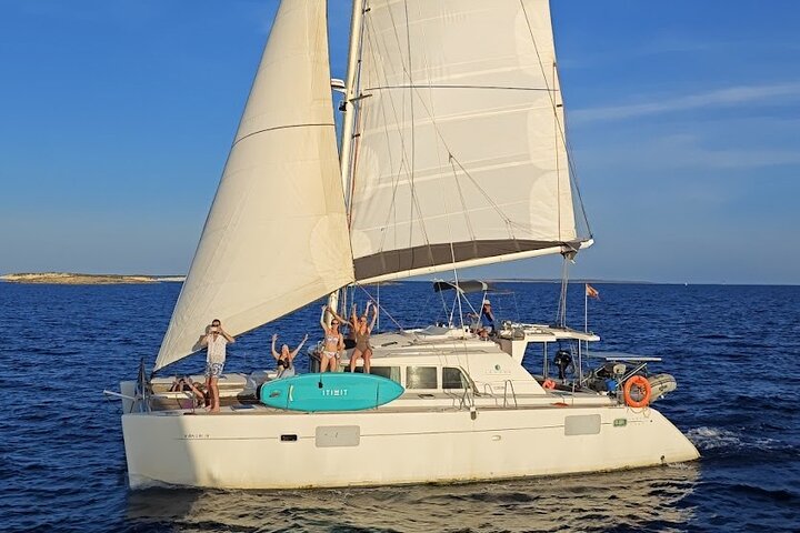 Naviga a Formentera con il tour in crociera in catamarano