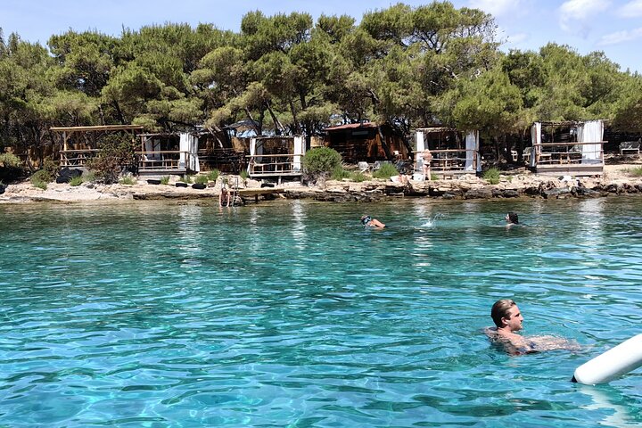 Makarska 3 - Island Speedboat Tour: Blå grottan på Hvar & Blå lagunen