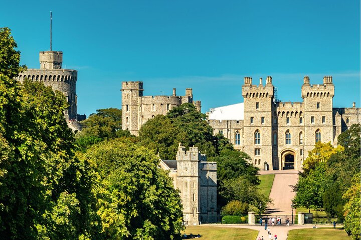 Tagesausflug mit dem Bus von London nach Windsor Castle, Stonehenge & Bath