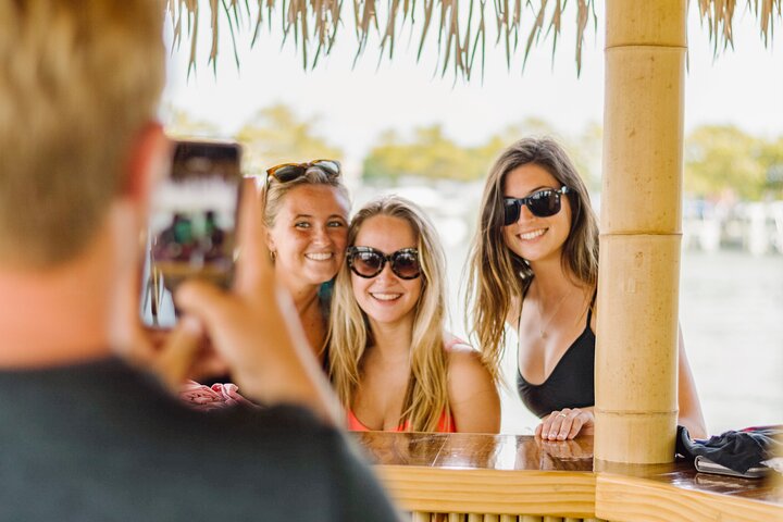 Amelia Island flytande Tiki båtkryssning med BYOB alternativ